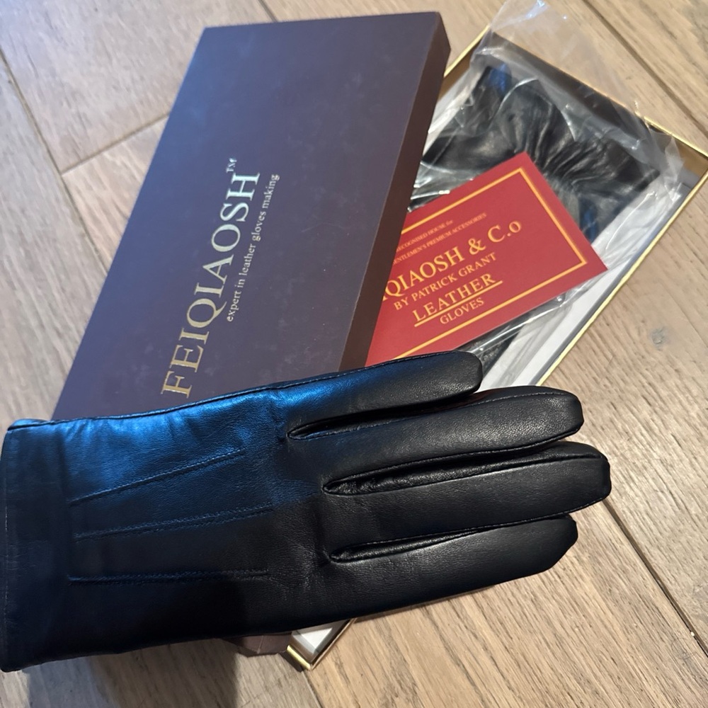 Feiqiaosh Black leather gloves for women’s
